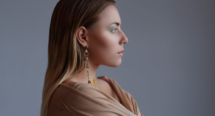 Kolczyki wiszące – dlaczego warto je mieć?