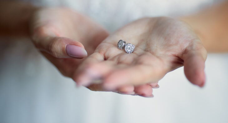 Kolczyki pozłacane – dodatek na każdą okazję