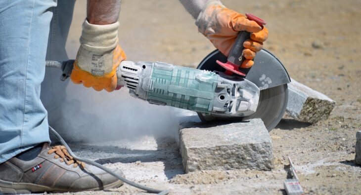 Rozpracowujemy oszustwa na rynku pracy w Niemczech: Jak uniknąć pułapek przy wyjeździe?