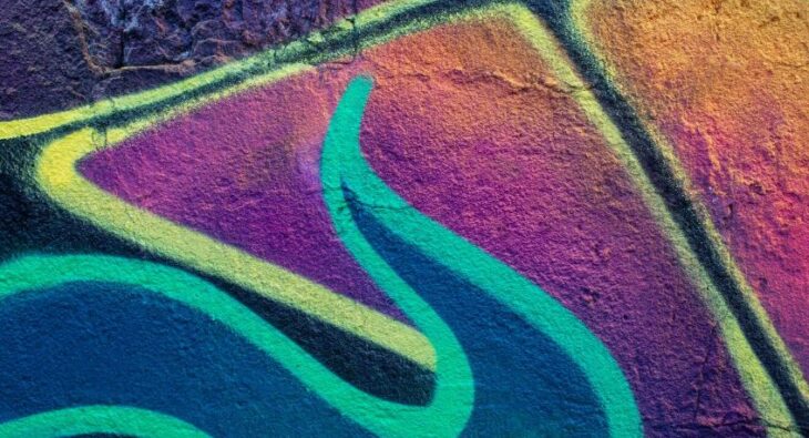 Graffiti na elewacji? Dowiedz się, kiedy warto powierzyć jego usunięcie profesjonalistom!